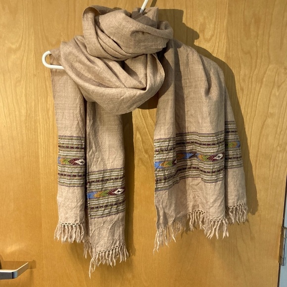 Bhuttico Accessories - BHUTTICO Pure  New Wool Geometric Aztec Pattern Large Scarf